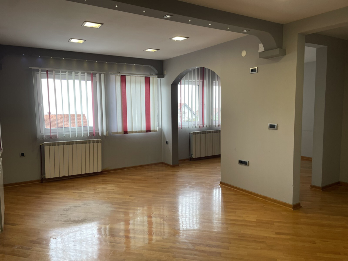 Užice, Srbija, 3 Sobe Sobe,2 BathroomsBathrooms,Poslovni prostor,Izdavanje - Ponuda,1970