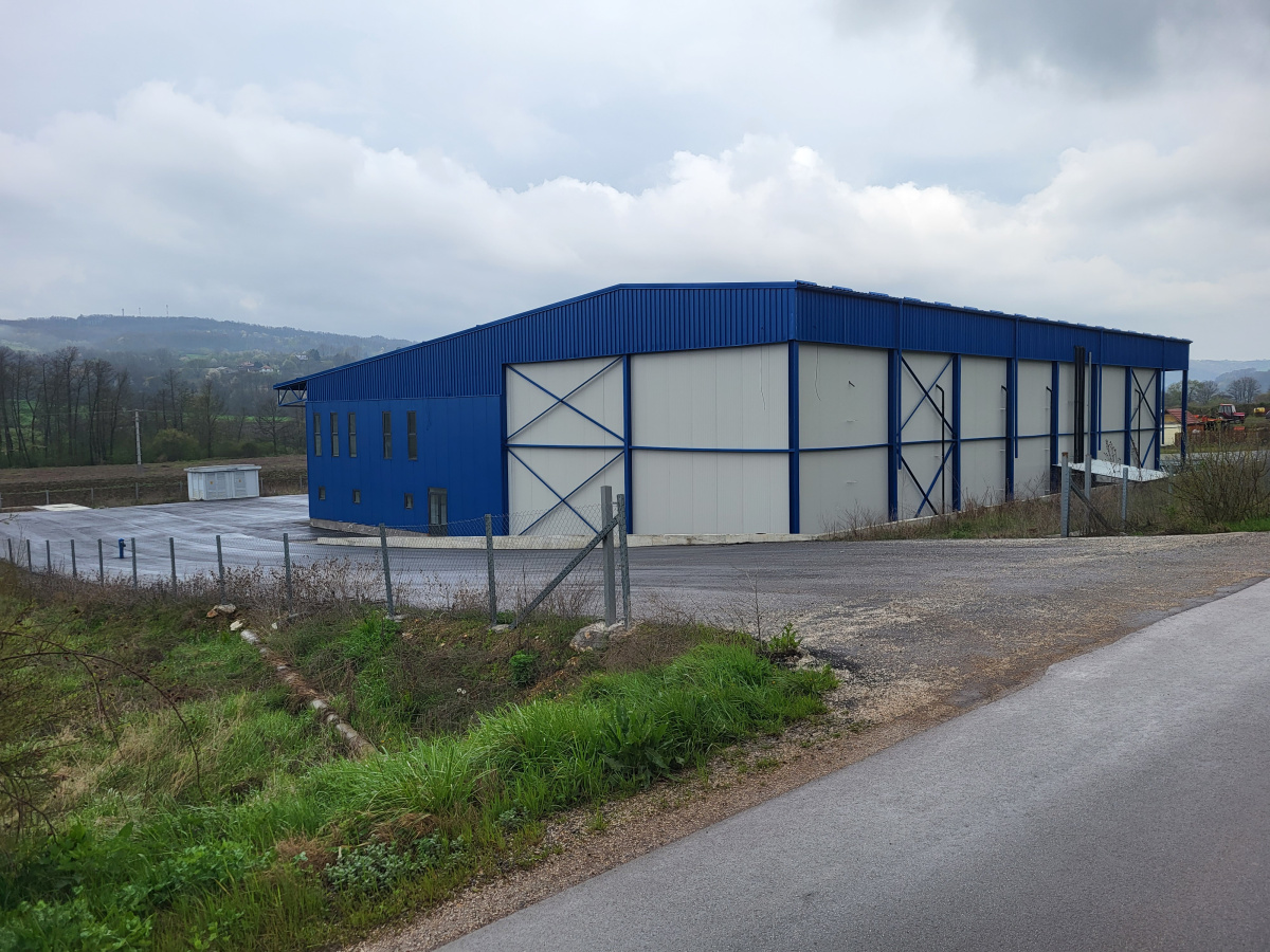 Gornji Milanovac, Srbija, 7 Sobe Sobe,2 BathroomsBathrooms,Poslovni prostor,Prodaja - Ponuda,2,2006