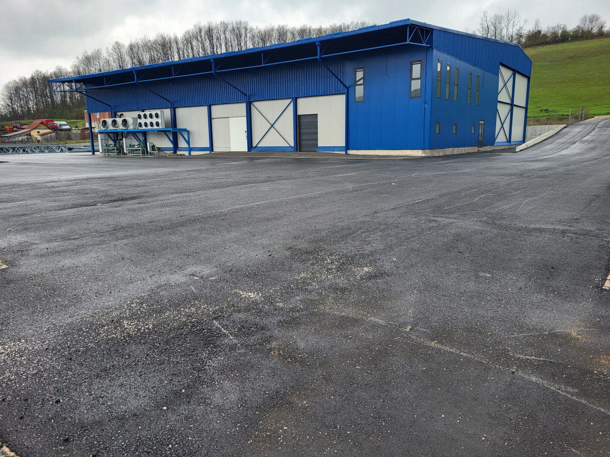 Gornji Milanovac, Srbija, 7 Sobe Sobe,2 BathroomsBathrooms,Poslovni prostor,Prodaja - Ponuda,2,2006